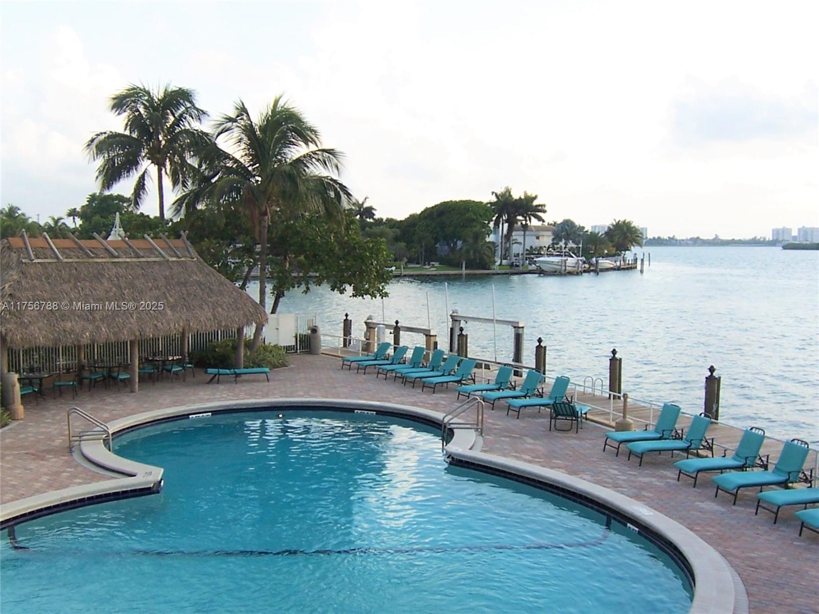 10350 W Bay Harbor Dr 8L, Bay Harbor Islands, Miami-Dade County, Florida - 1 Bedrooms  
1 Bathrooms - 