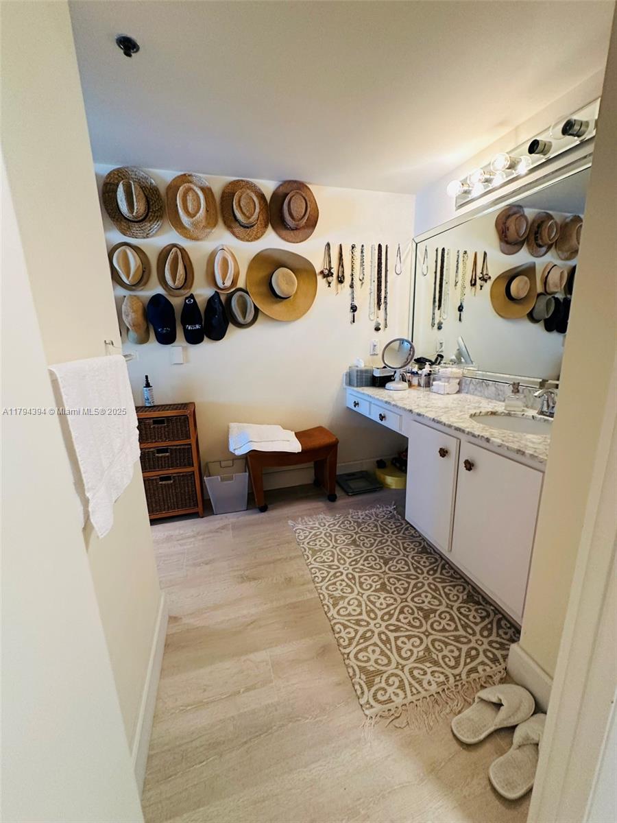 ABERDEEN ARMS CONDO - Residential