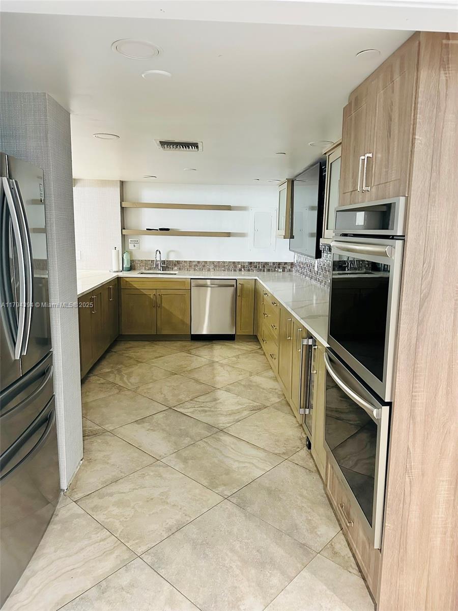 ABERDEEN ARMS CONDO - Residential