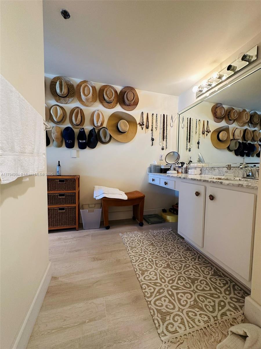 ABERDEEN ARMS CONDO - Residential
