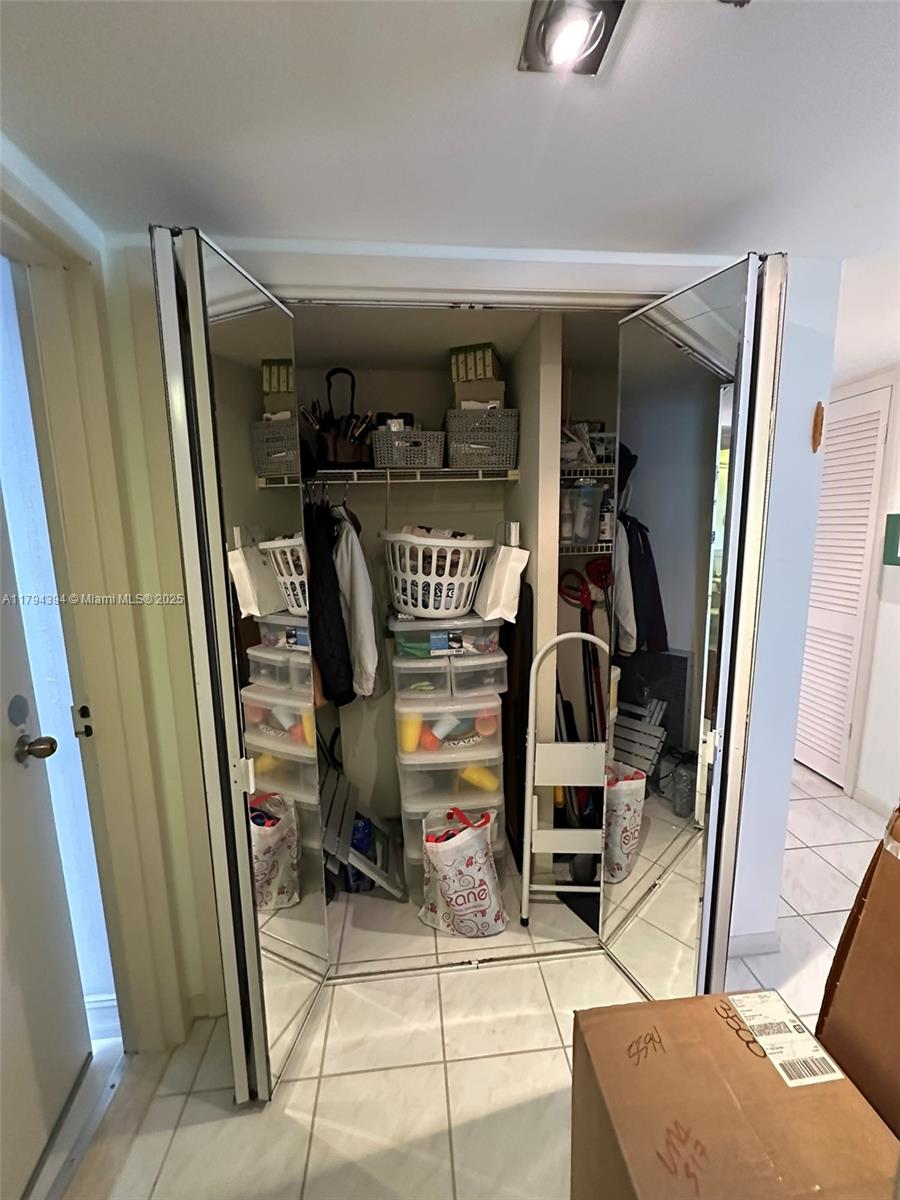 ABERDEEN ARMS CONDO - Residential