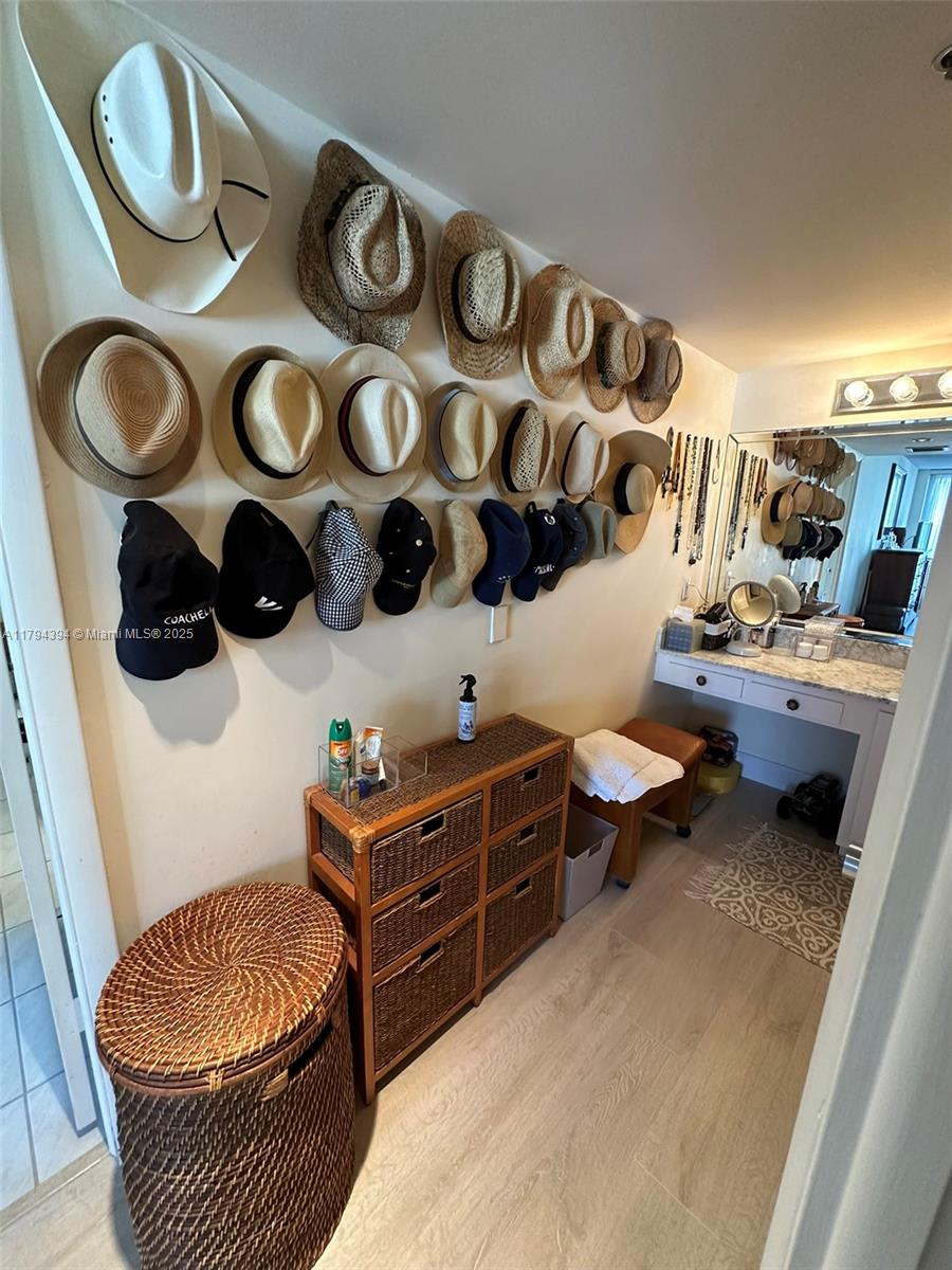 ABERDEEN ARMS CONDO - Residential
