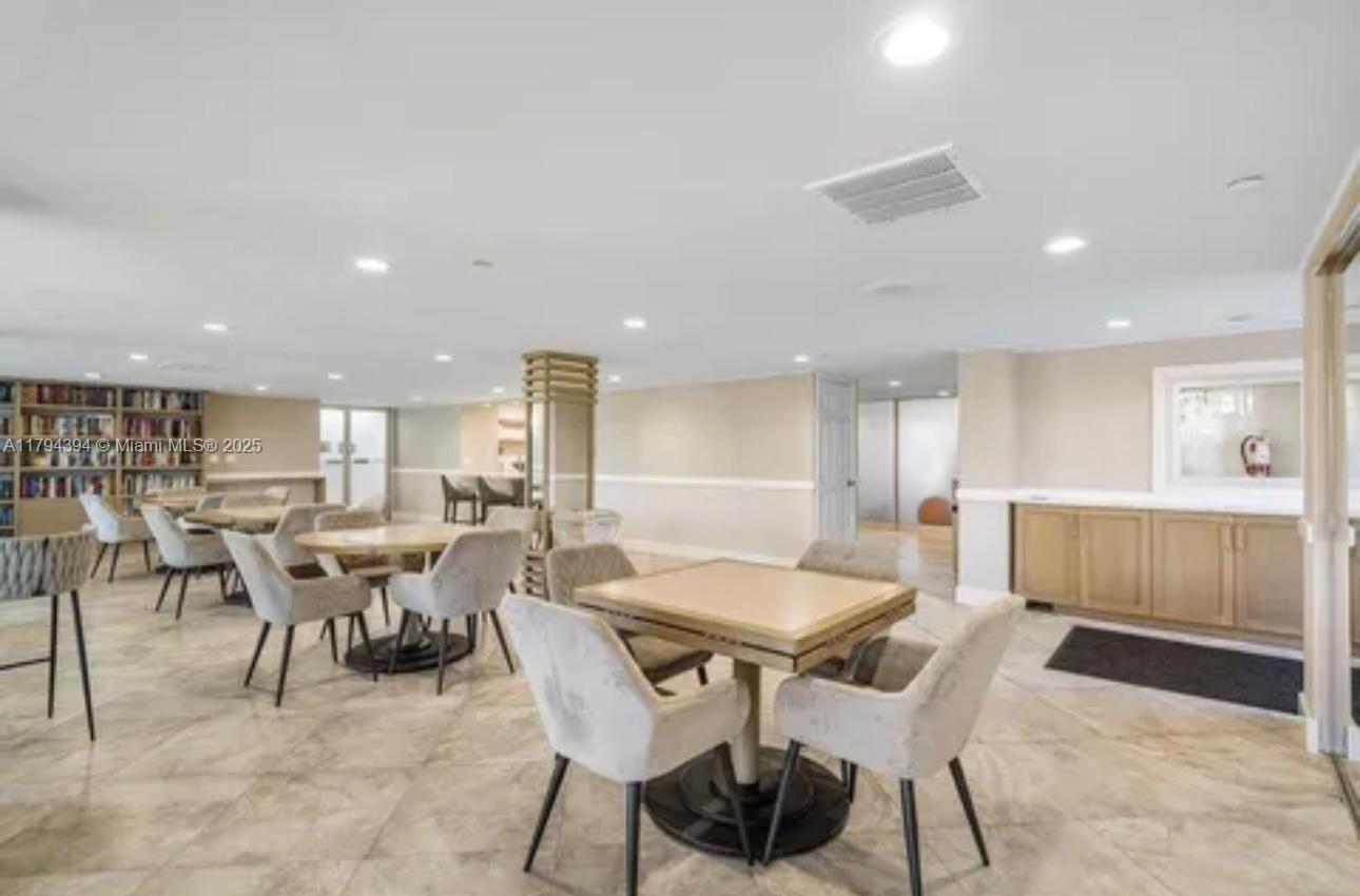 ABERDEEN ARMS CONDO - Residential