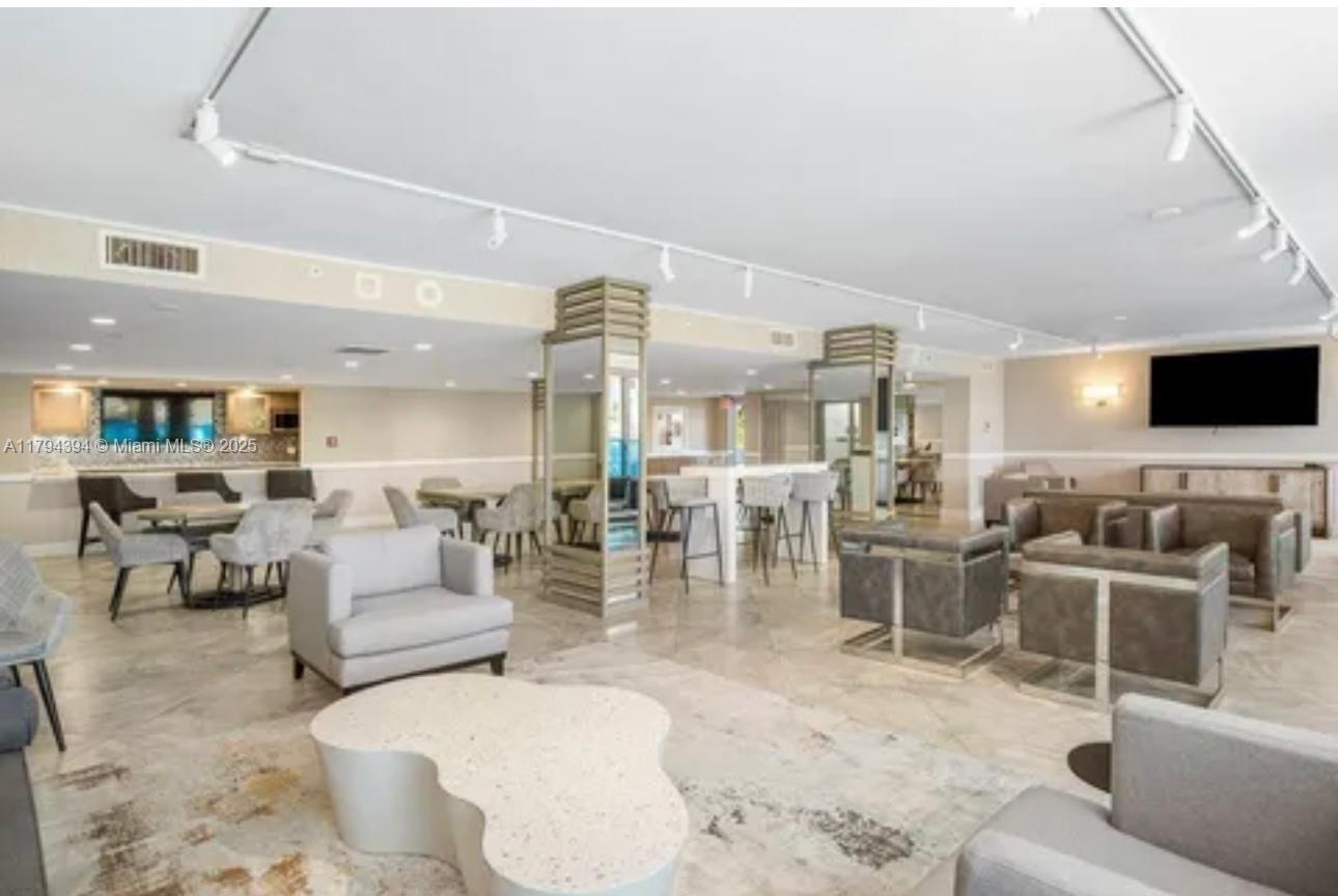 ABERDEEN ARMS CONDO - Residential