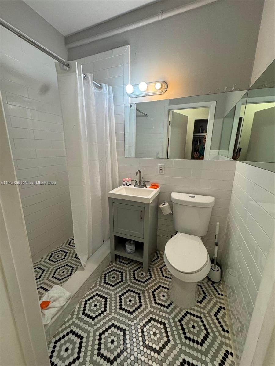 ROYAL SOUTH BEACH CONDO - Residential Income