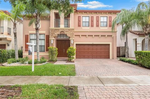 Photo of 642 SE 37th Pl, Homestead, FL 33033 (MLS # A11969386)