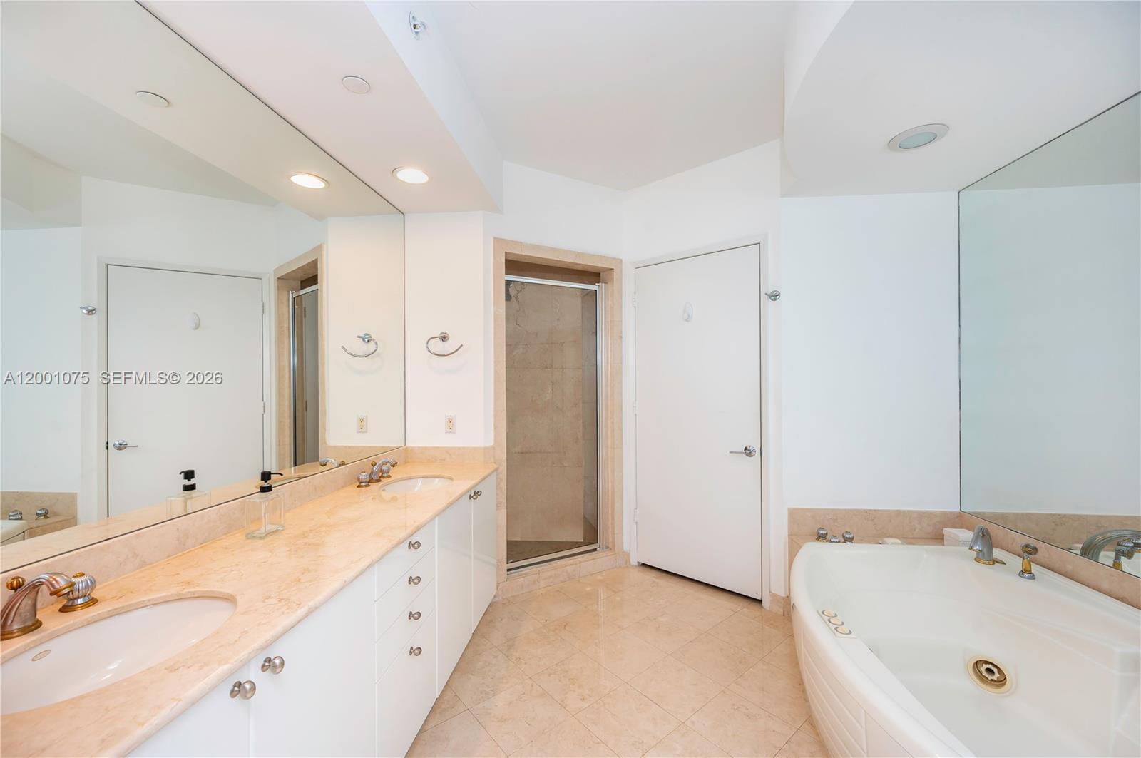 CLUB TOWER ONE CONDO - Residential Lease