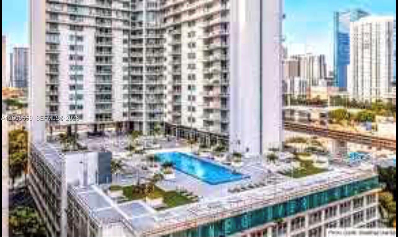690 SW 1st Ct PHI06