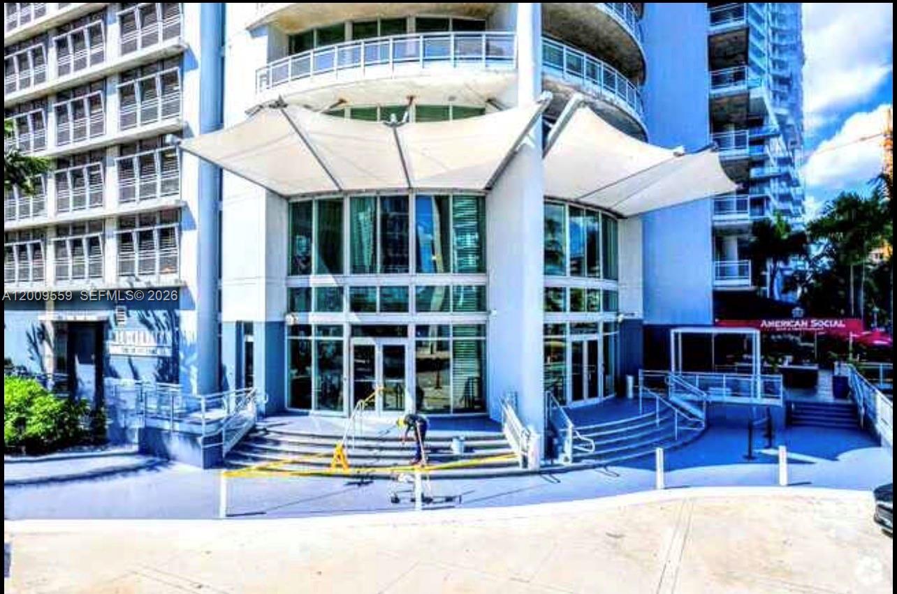 690 SW 1st Ct PHI06