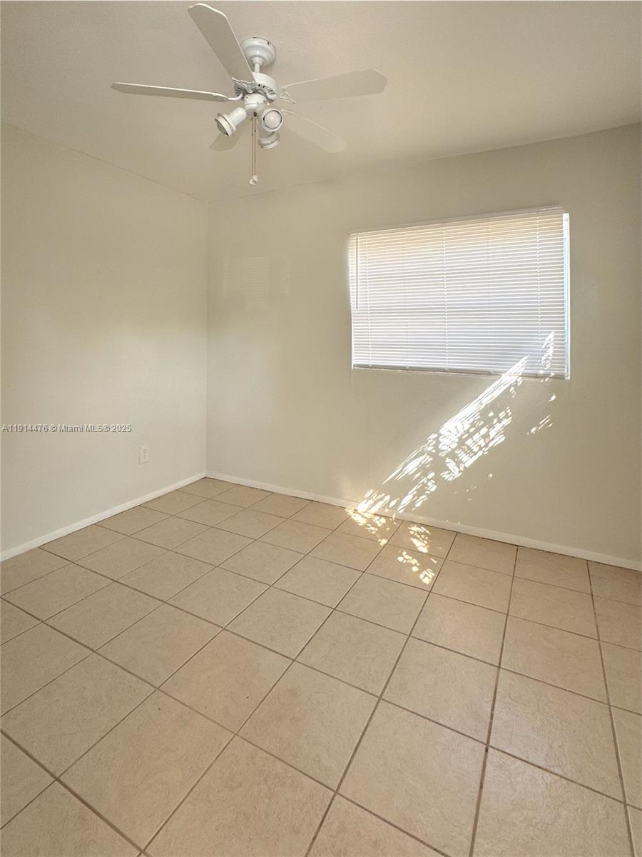 HOLLYWOOD LITTLE RANCHES - Residential Lease