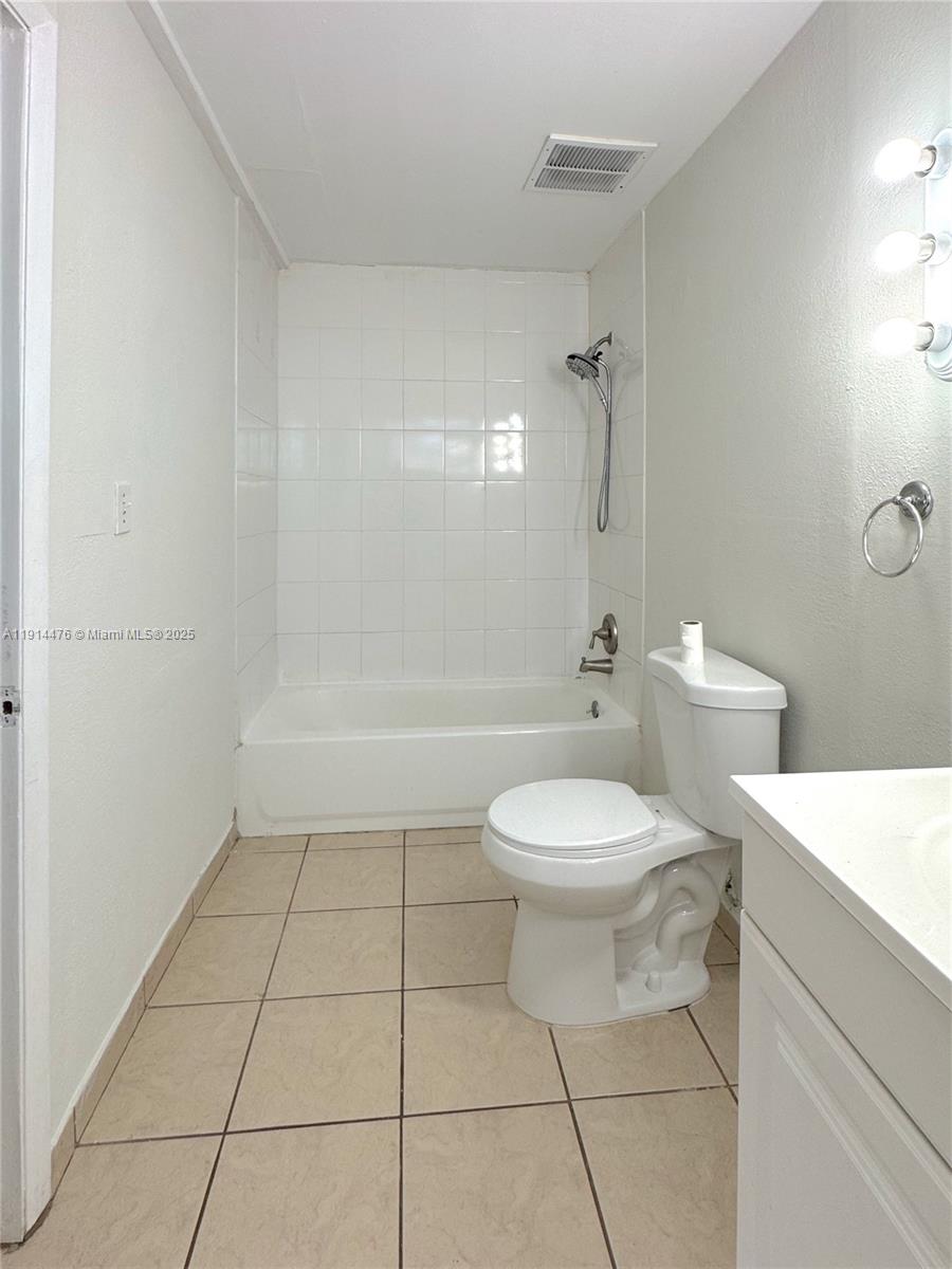 HOLLYWOOD LITTLE RANCHES - Residential Lease