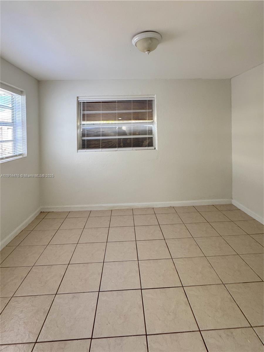 HOLLYWOOD LITTLE RANCHES - Residential Lease