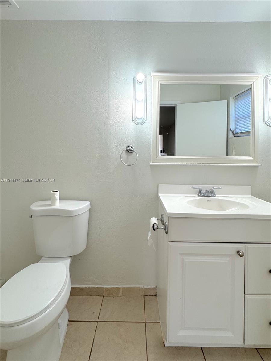 HOLLYWOOD LITTLE RANCHES - Residential Lease