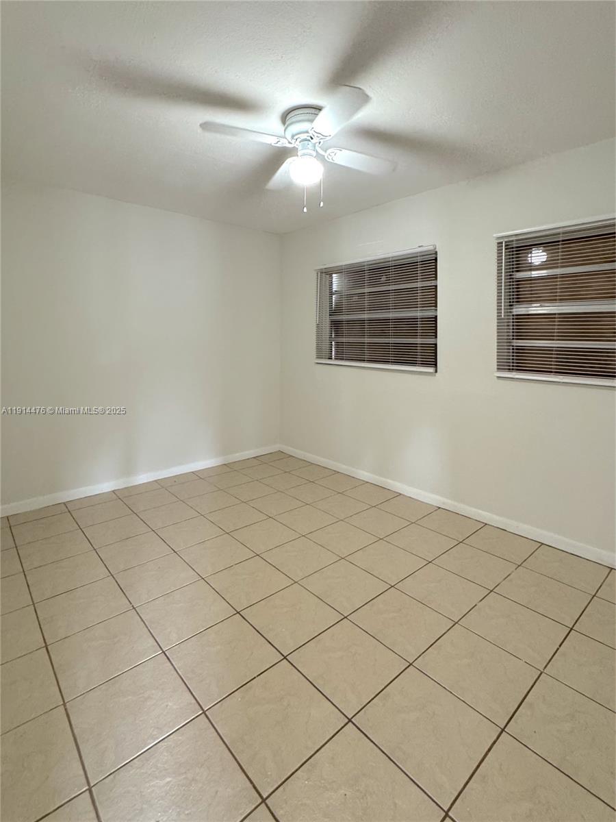 HOLLYWOOD LITTLE RANCHES - Residential Lease