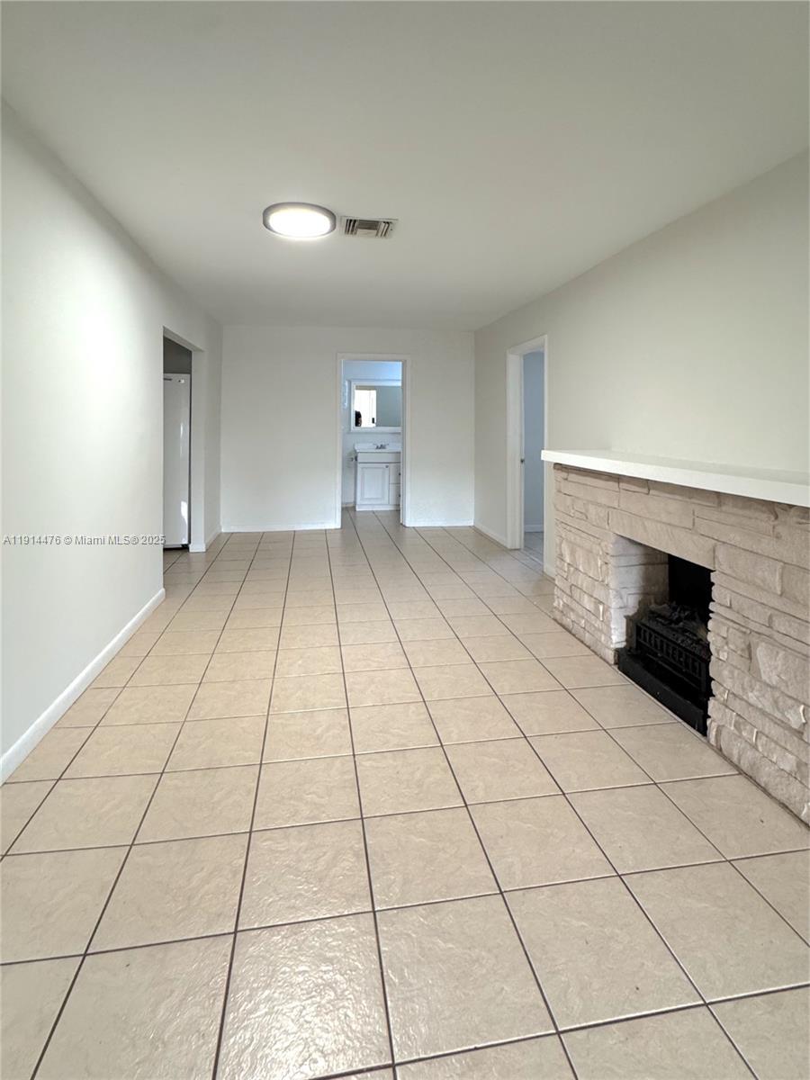 HOLLYWOOD LITTLE RANCHES - Residential Lease