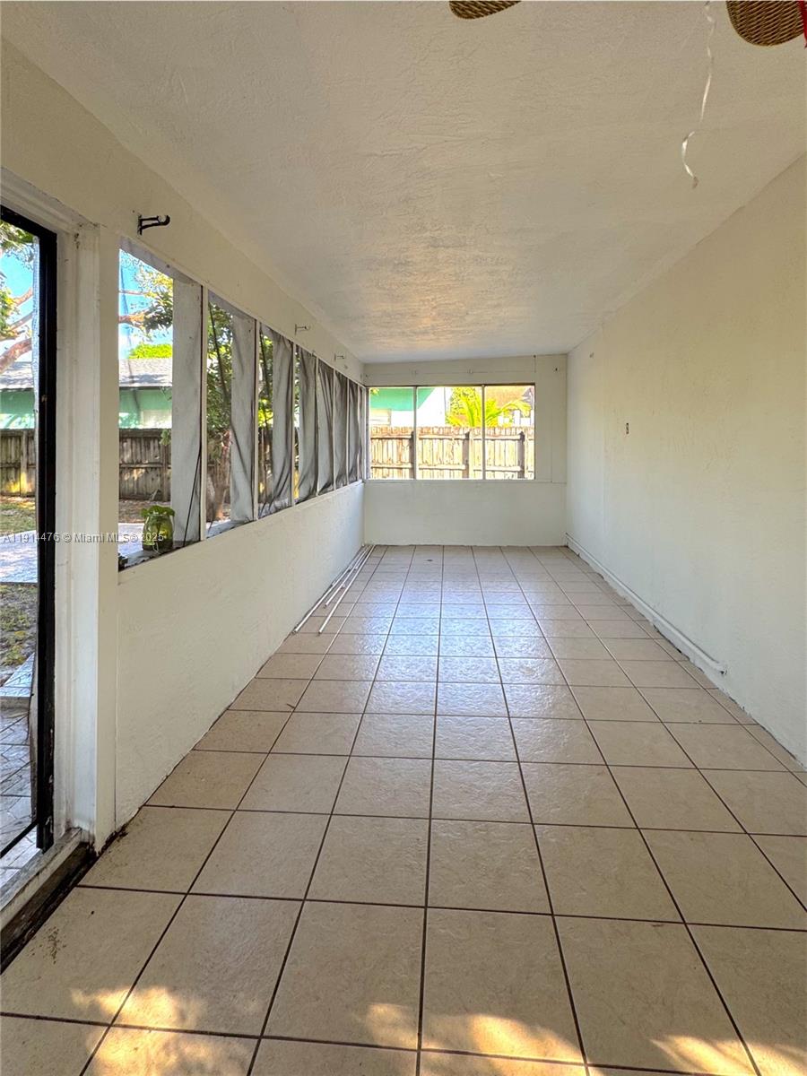 HOLLYWOOD LITTLE RANCHES - Residential Lease