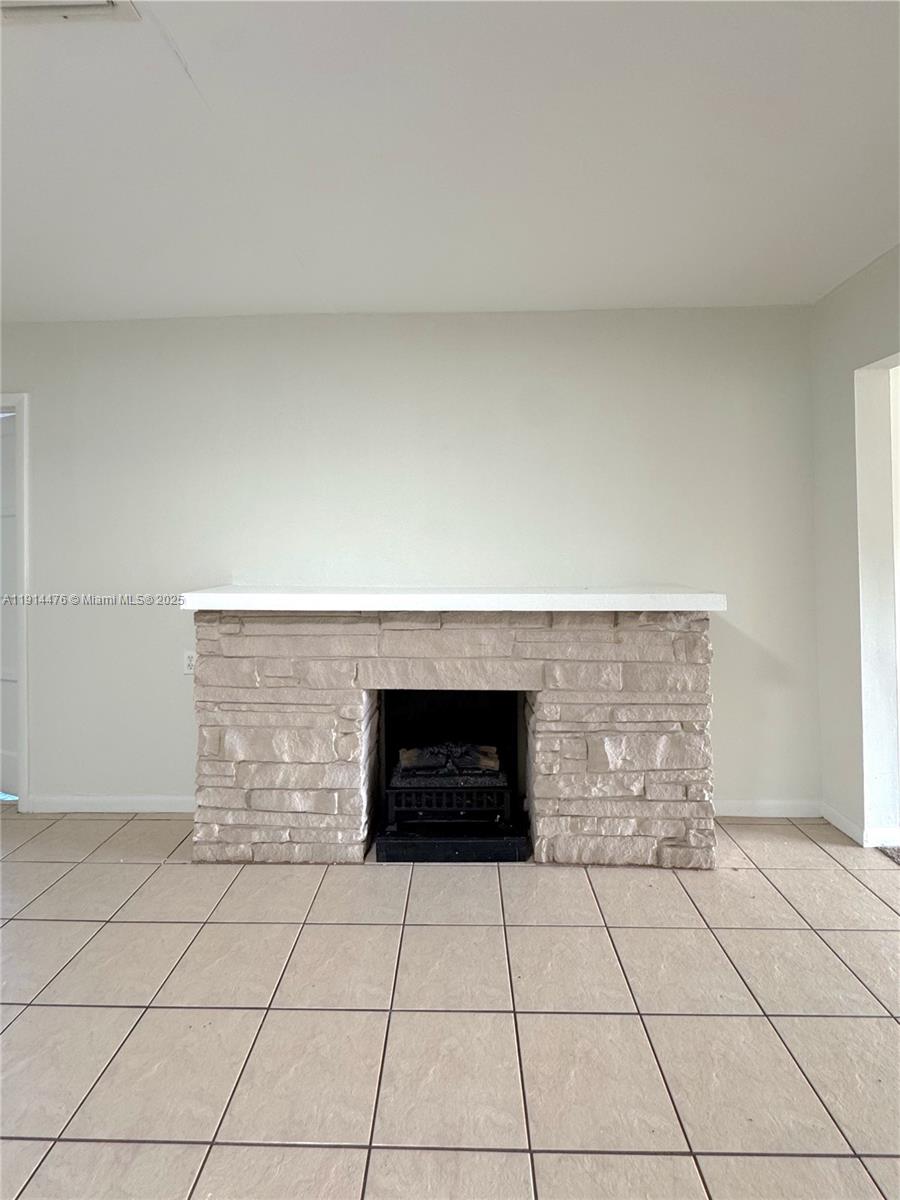 HOLLYWOOD LITTLE RANCHES - Residential Lease