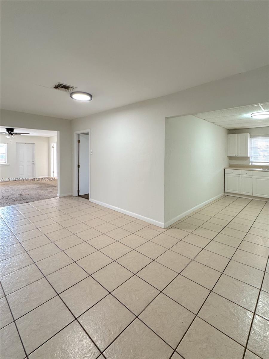 HOLLYWOOD LITTLE RANCHES - Residential Lease