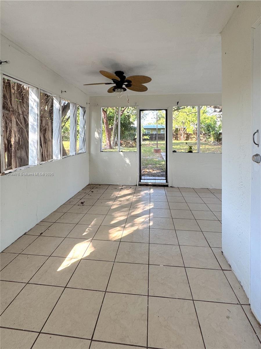 HOLLYWOOD LITTLE RANCHES - Residential Lease