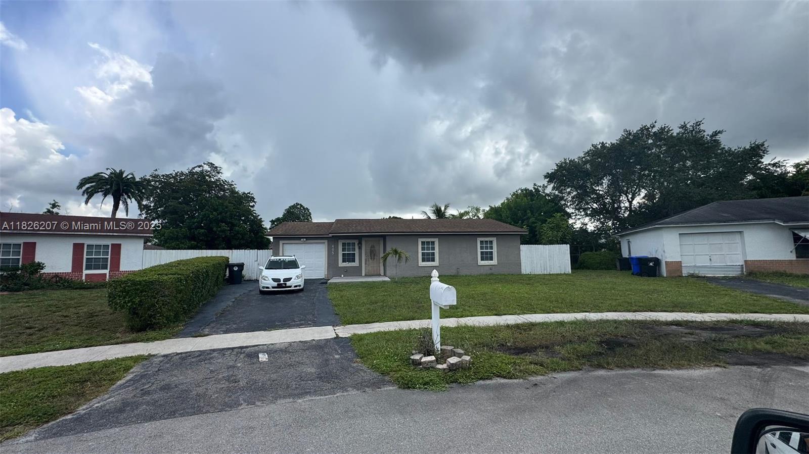 405 SW 79th Ter