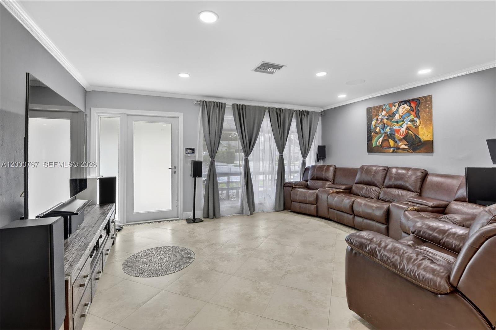 ROSE MANOR - Residential