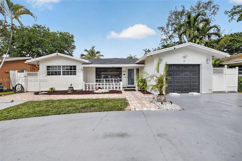 Photo of 4911 SW 29th Ter, Dania Beach, FL 33312 (MLS # A12000767)