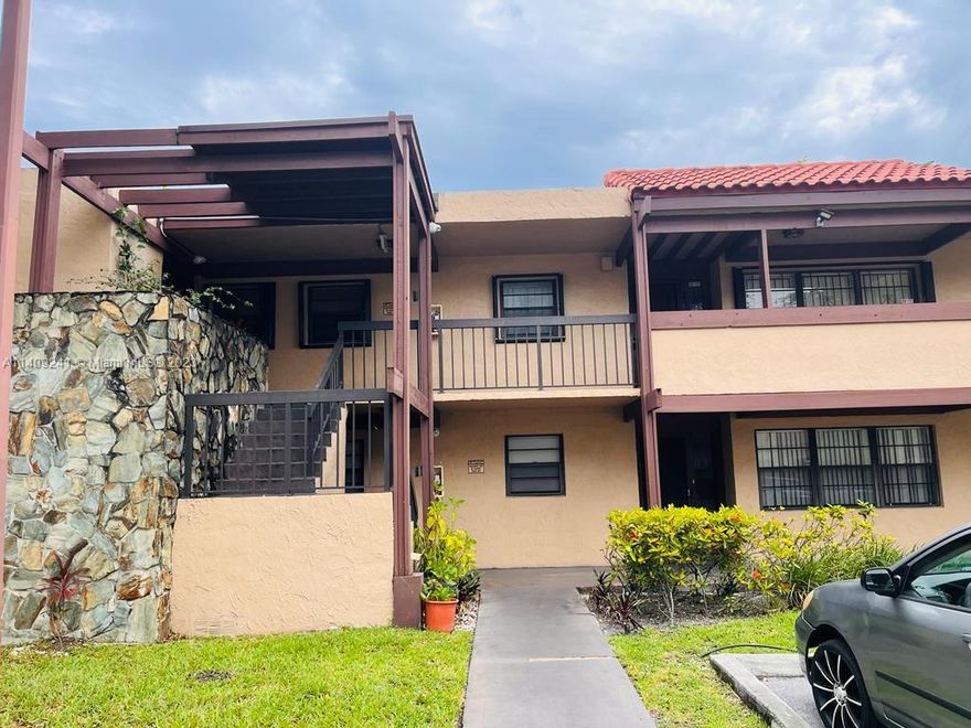 Look no further this unit has it all! Unit is completely renovated 1 bedroom 1.5 baths with a spacious balcony. Custom European style kitchen cabinets with SS appliances renovated bathrooms with gorgeous mahogany vanities and granite countertops, walk-in closet and plenty of additional closet space, tile throughout with plenty of natural light! Washer and dryer in unit and  NEW central A/C AND WATER HEATER  and  Brand NEW Hurricane Shutter Great location 15 min from Aventura Mall, 10 min from downtown Hollywood and major shopping restaurants, and beaches. Excellent living area* pool view   Must see!