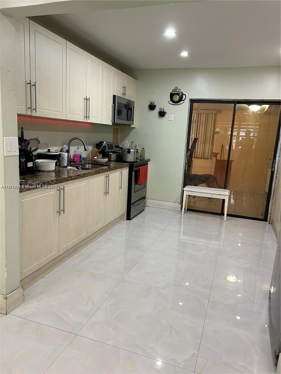 PALM AVE HIGHLANDS - Residential