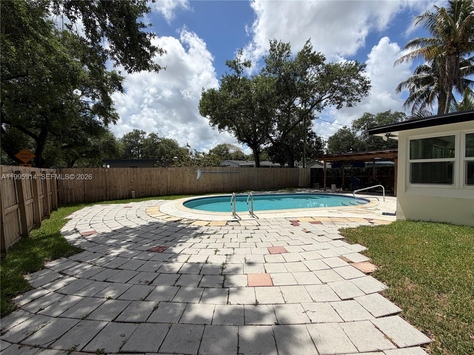 PALM LANE VILLA - Residential