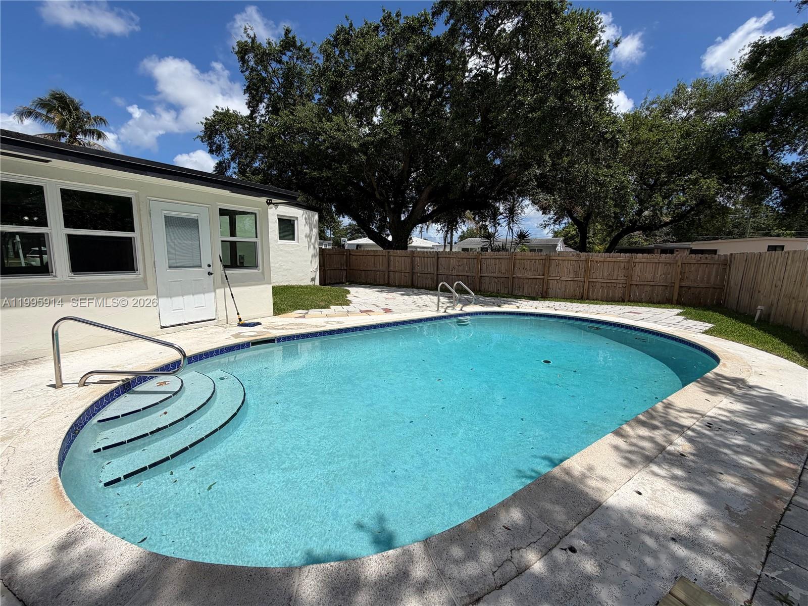 PALM LANE VILLA - Residential