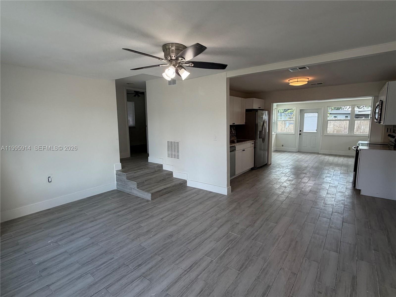 PALM LANE VILLA - Residential