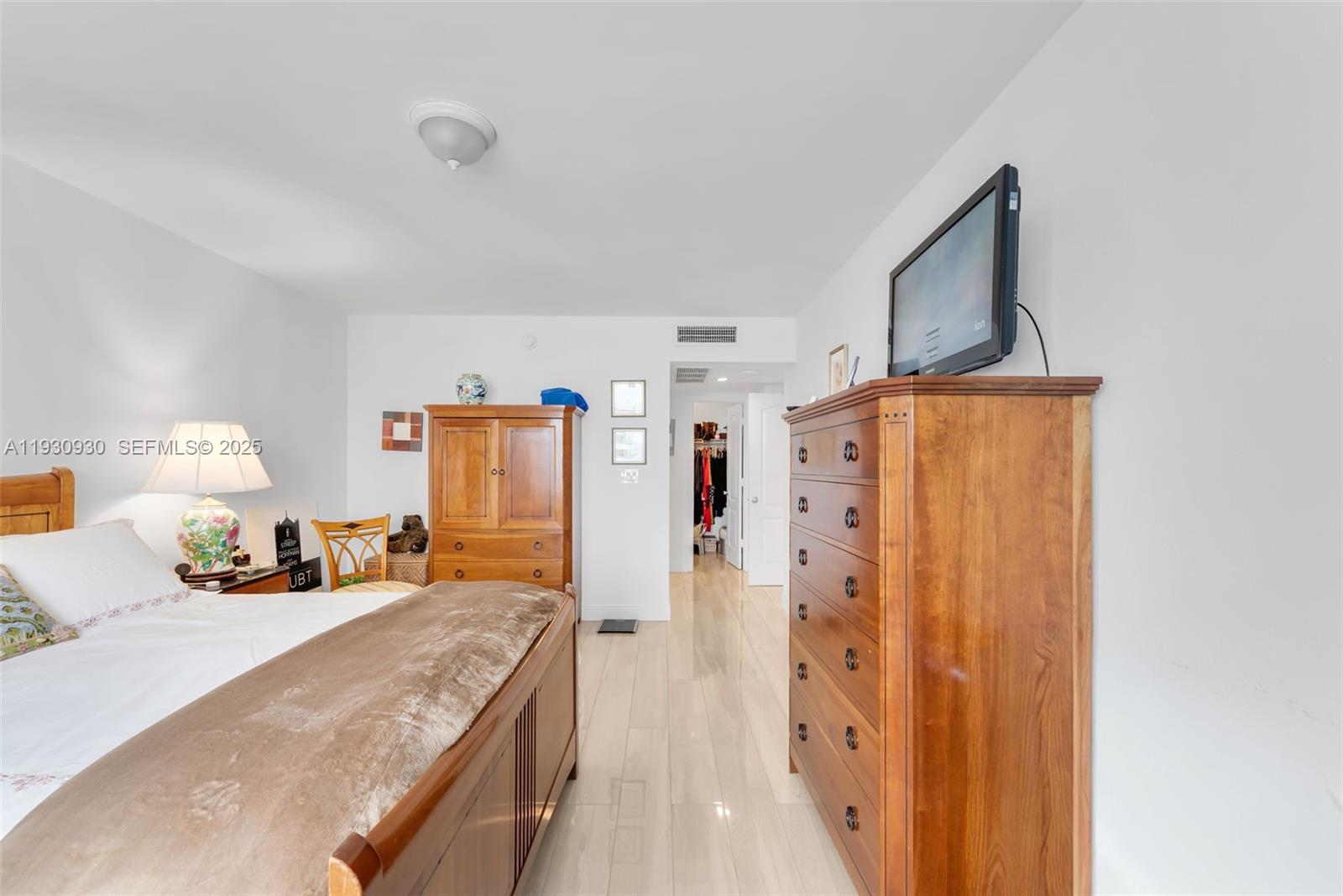 5600 CONDO - Residential Lease