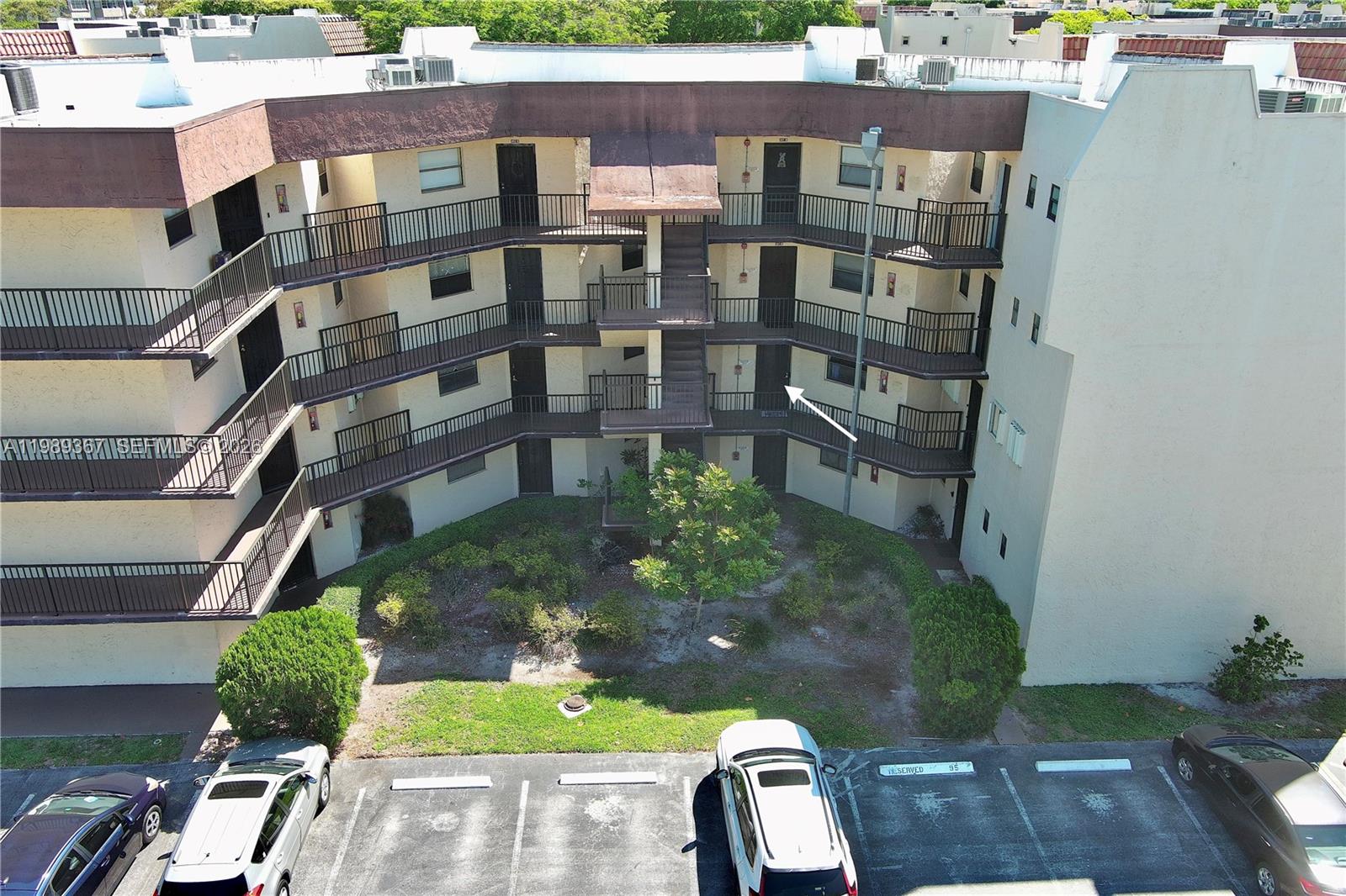 PLANTATION CLUB B CONDO - Residential