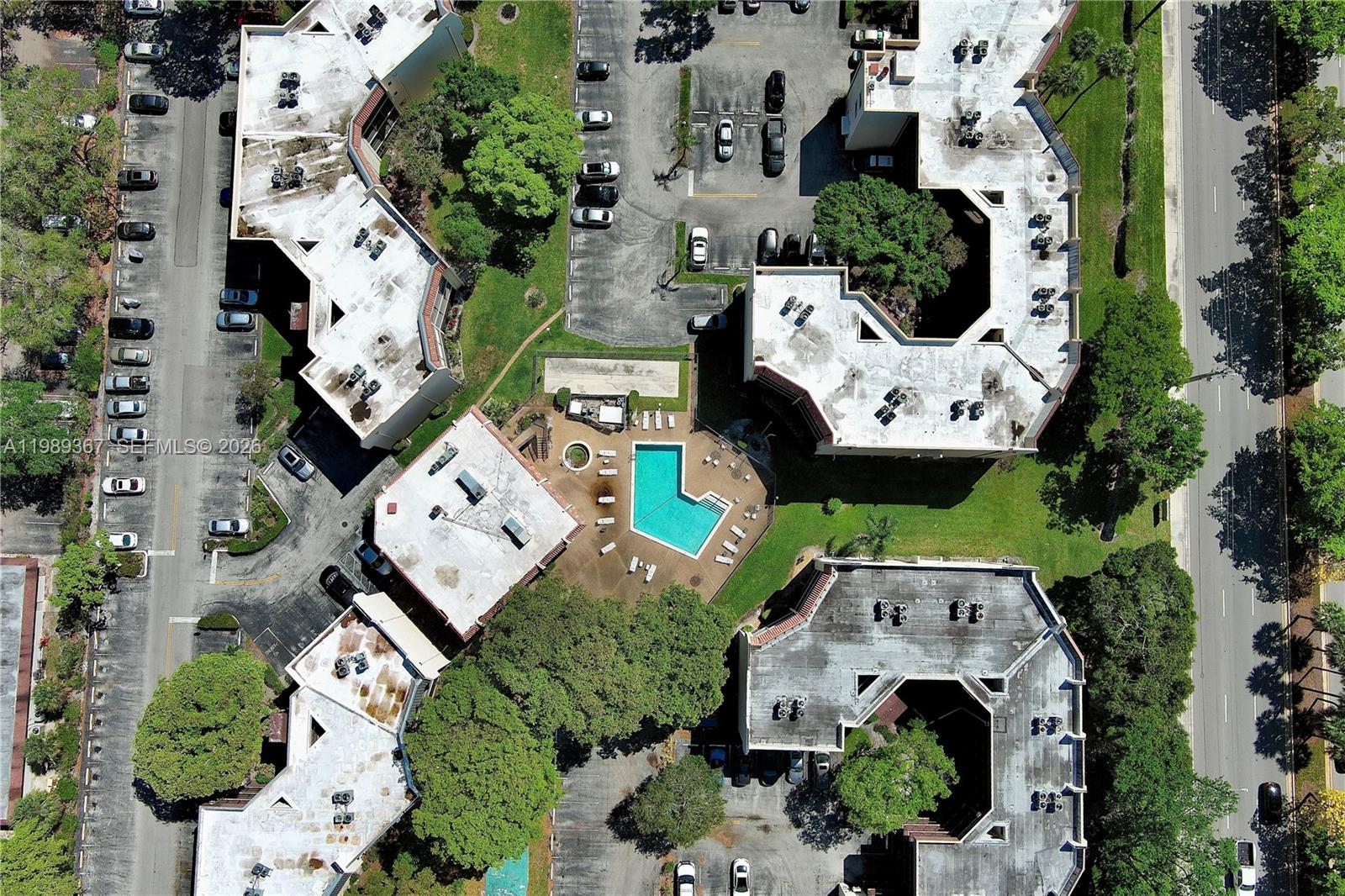 PLANTATION CLUB B CONDO - Residential