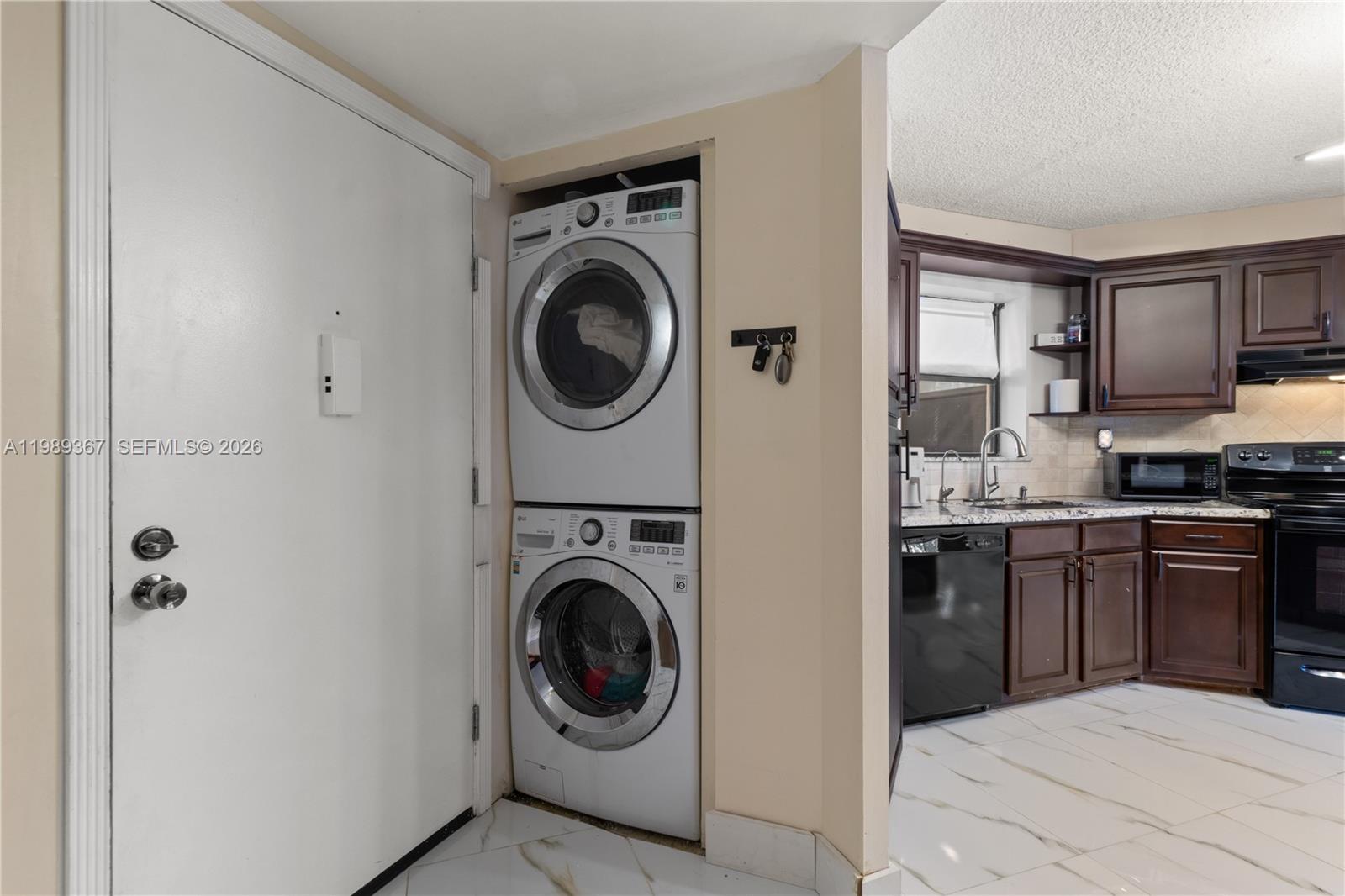 PLANTATION CLUB B CONDO - Residential