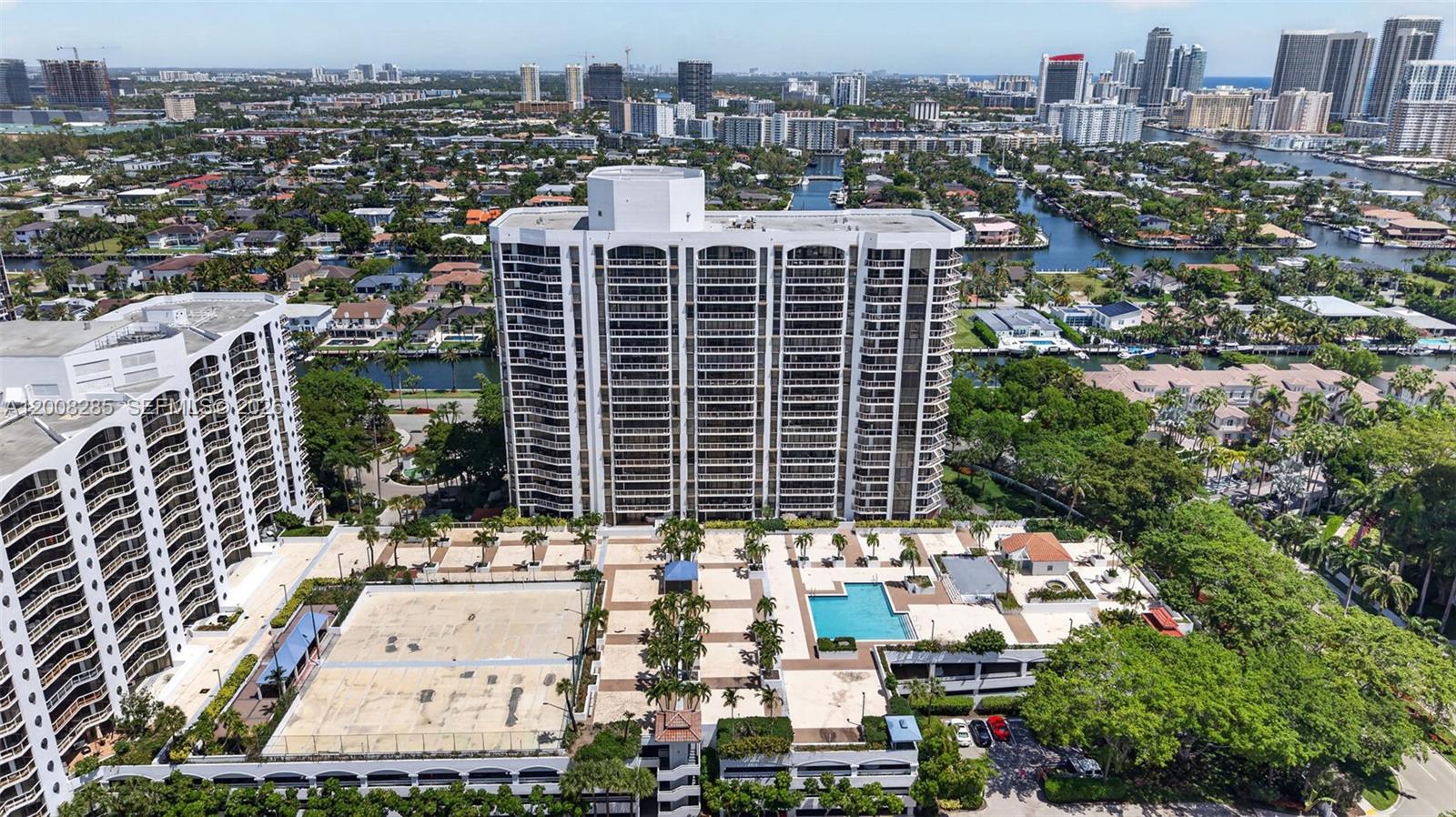 HARBORSIDE AT THE WATERWA - Residential