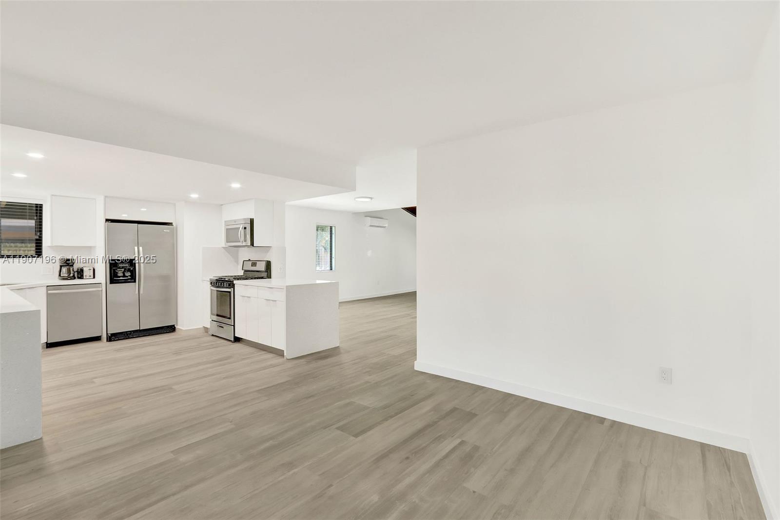 BRIAR BAY TOWNHOUSE EST - Residential Lease