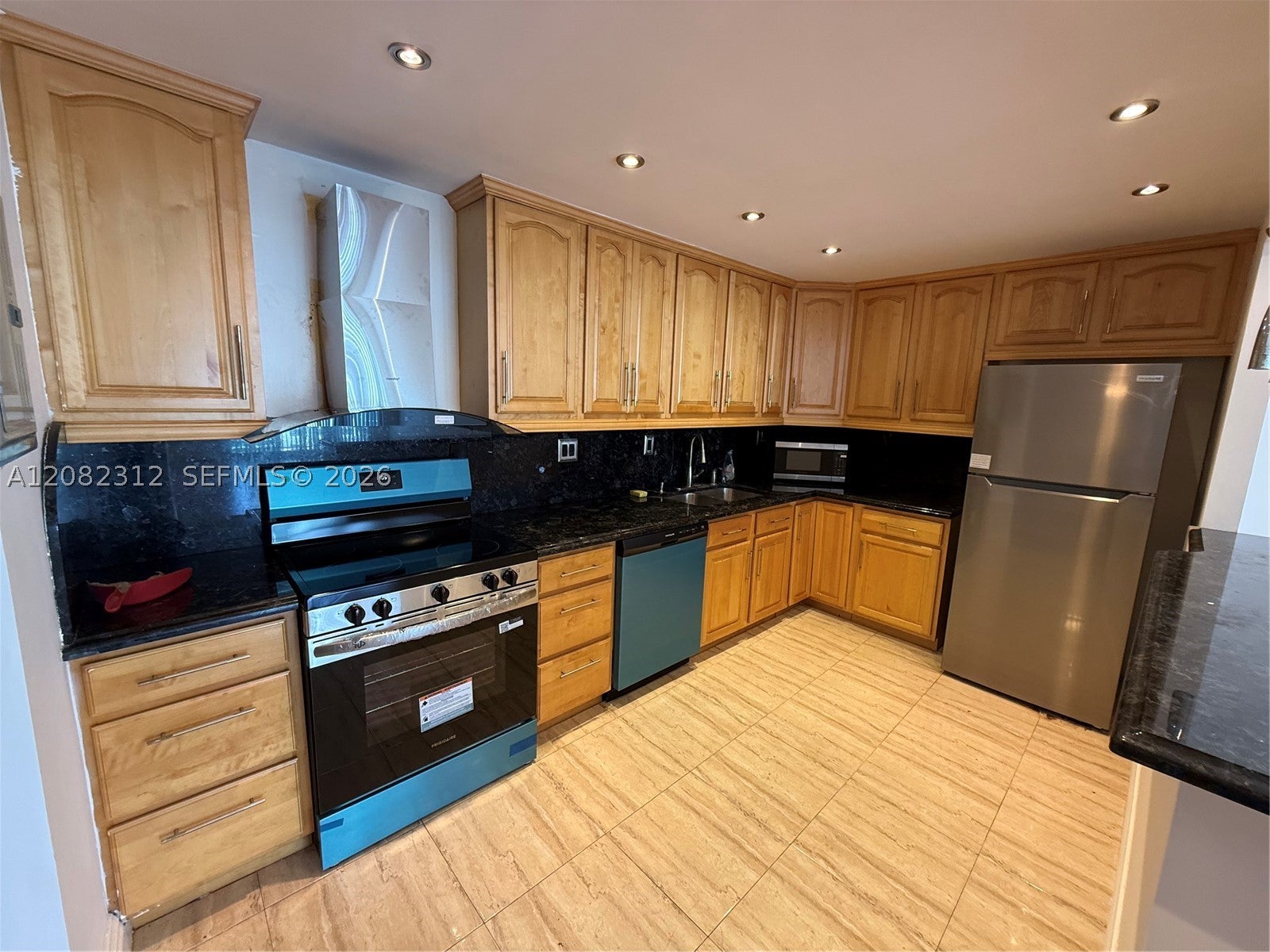 19380 Collins Ave PH-11