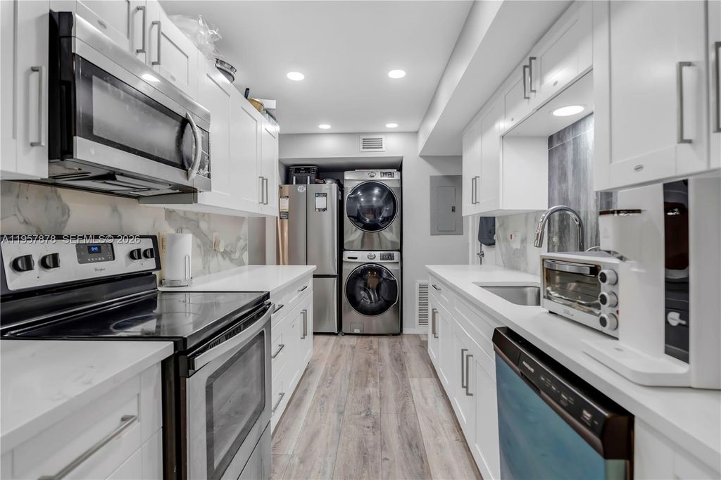 Photo of 7302 NW 65th St, Tamarac, FL 33321 (MLS # A11957878)