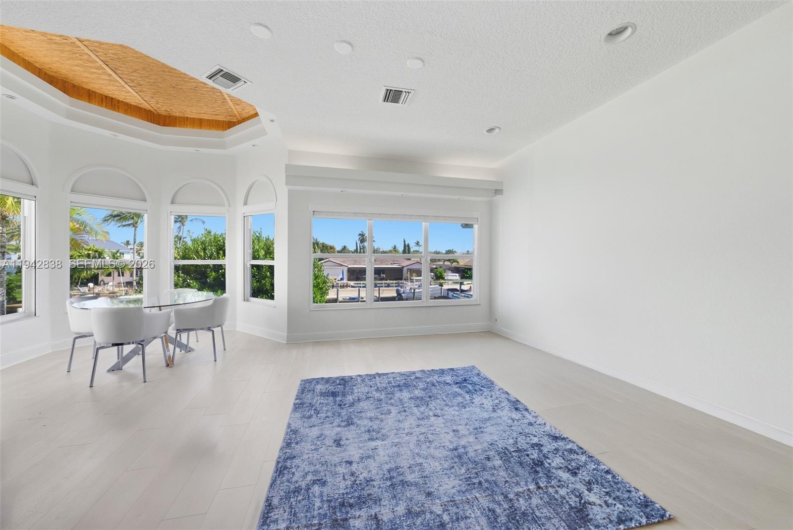 VENETIAN ISLES 3RD SEC - Residential