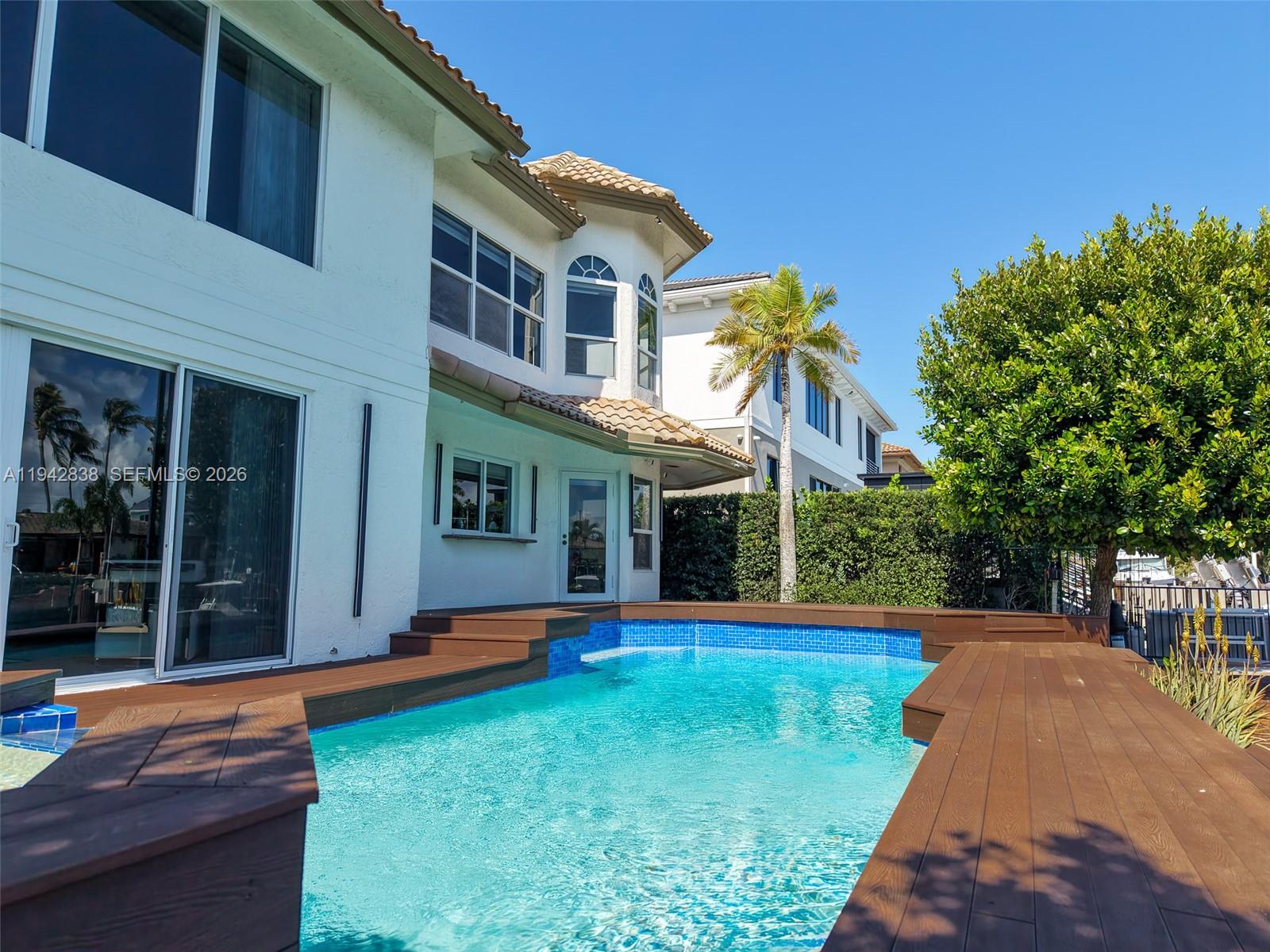 VENETIAN ISLES 3RD SEC - Residential