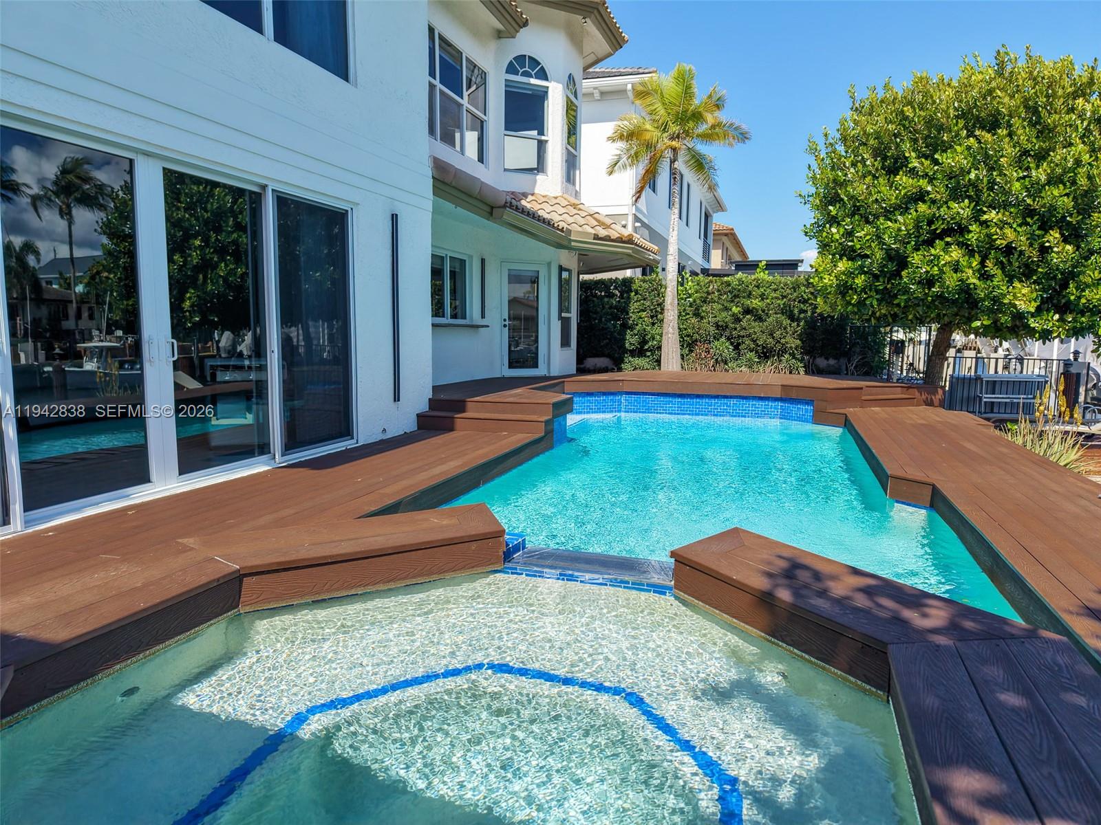 VENETIAN ISLES 3RD SEC - Residential