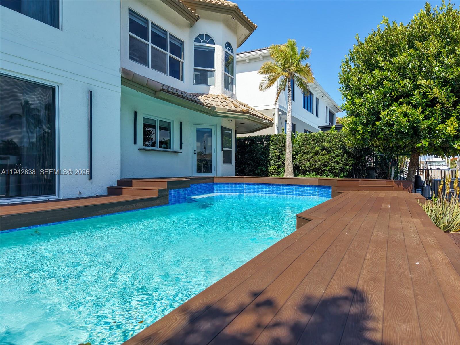 VENETIAN ISLES 3RD SEC - Residential