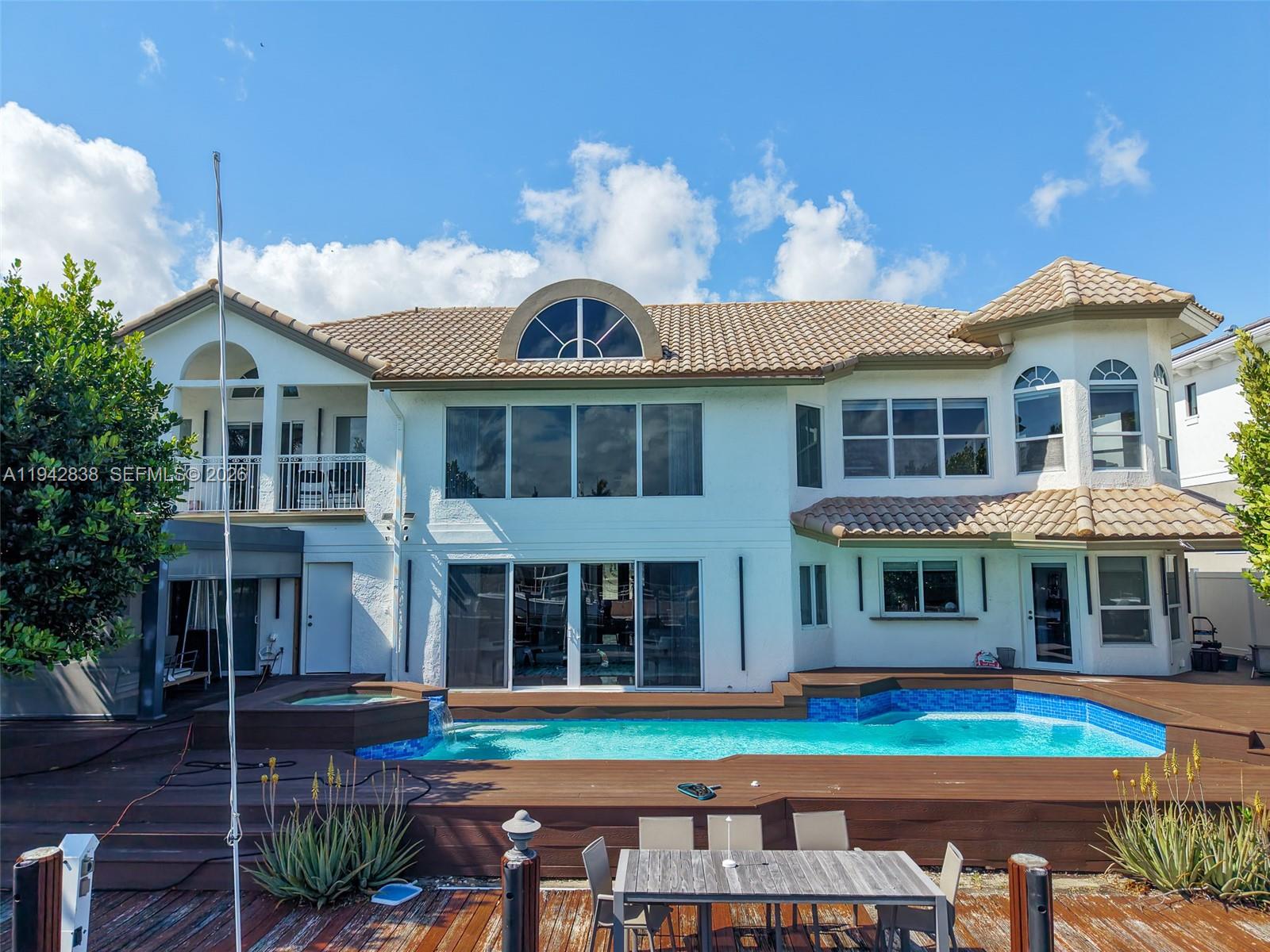 VENETIAN ISLES 3RD SEC - Residential