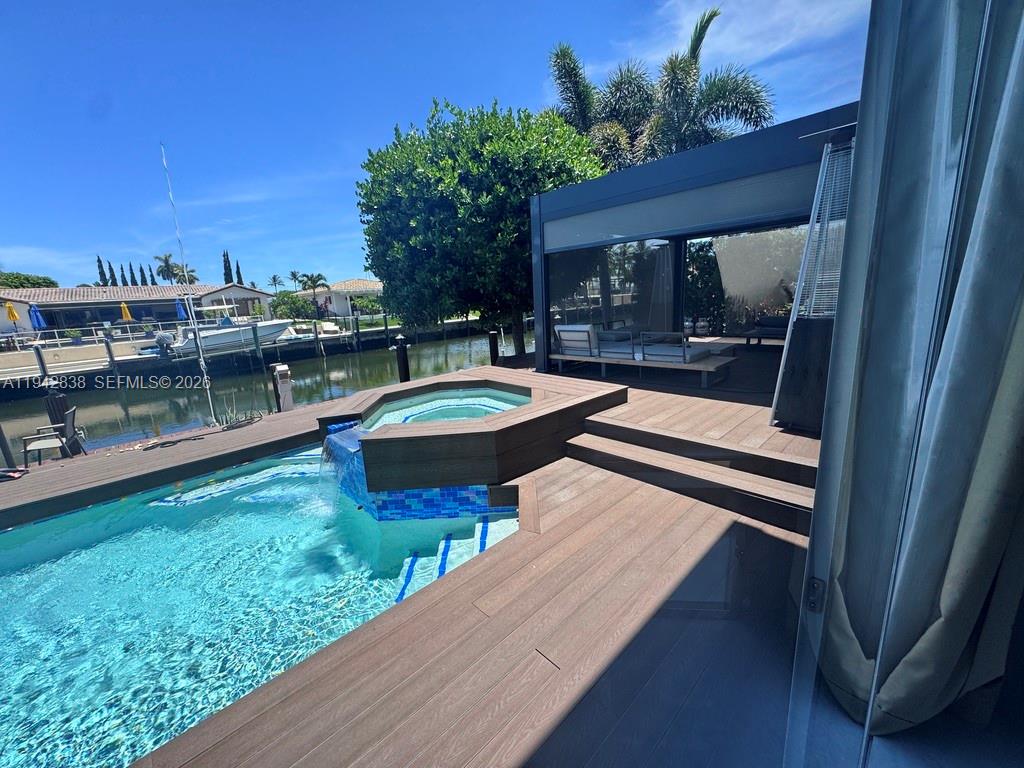 VENETIAN ISLES 3RD SEC - Residential