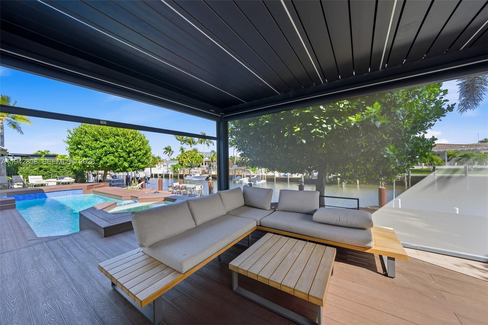 VENETIAN ISLES 3RD SEC - Residential