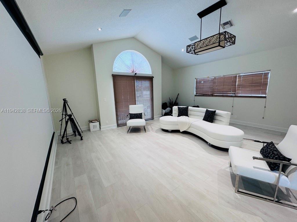 VENETIAN ISLES 3RD SEC - Residential