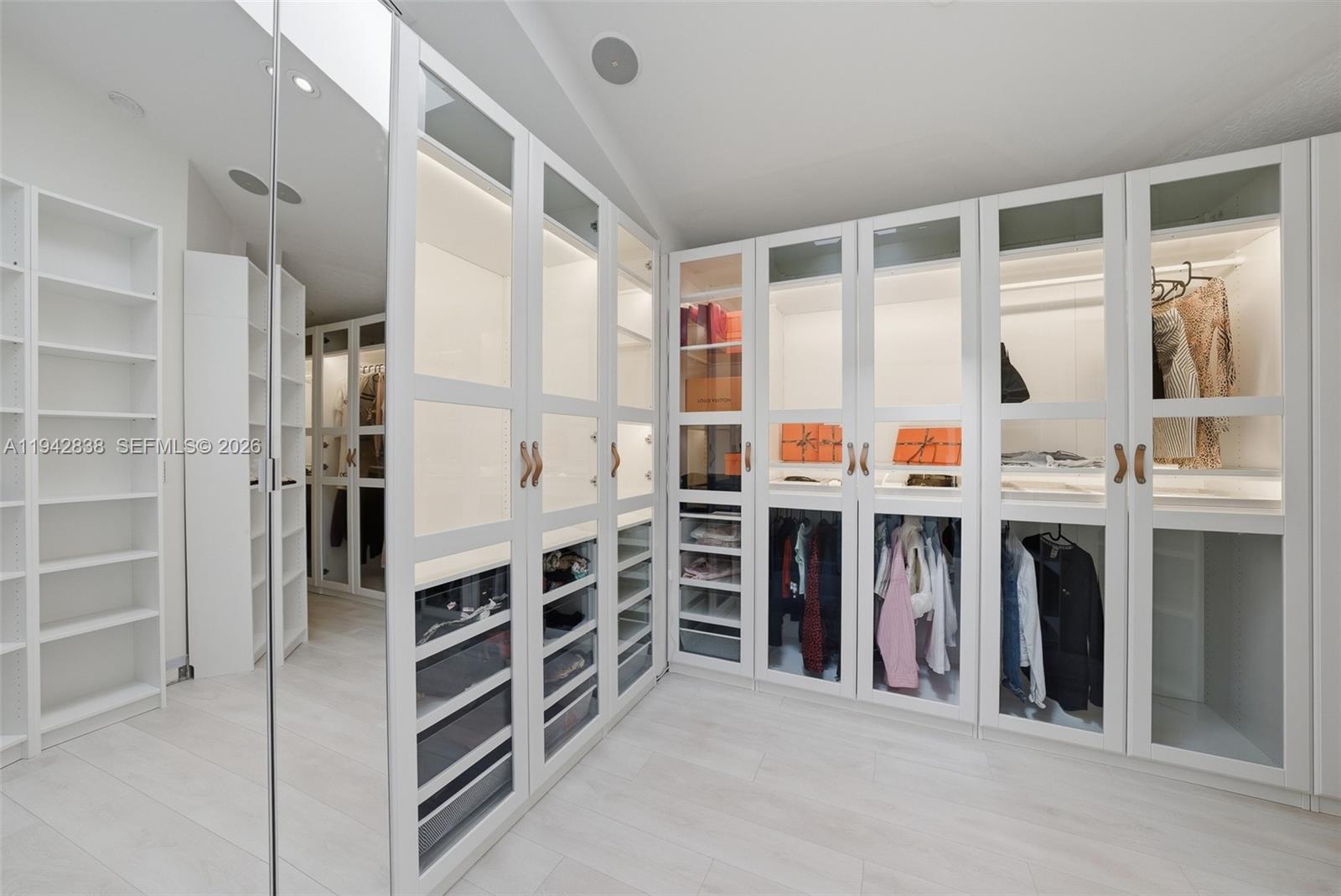 VENETIAN ISLES 3RD SEC - Residential