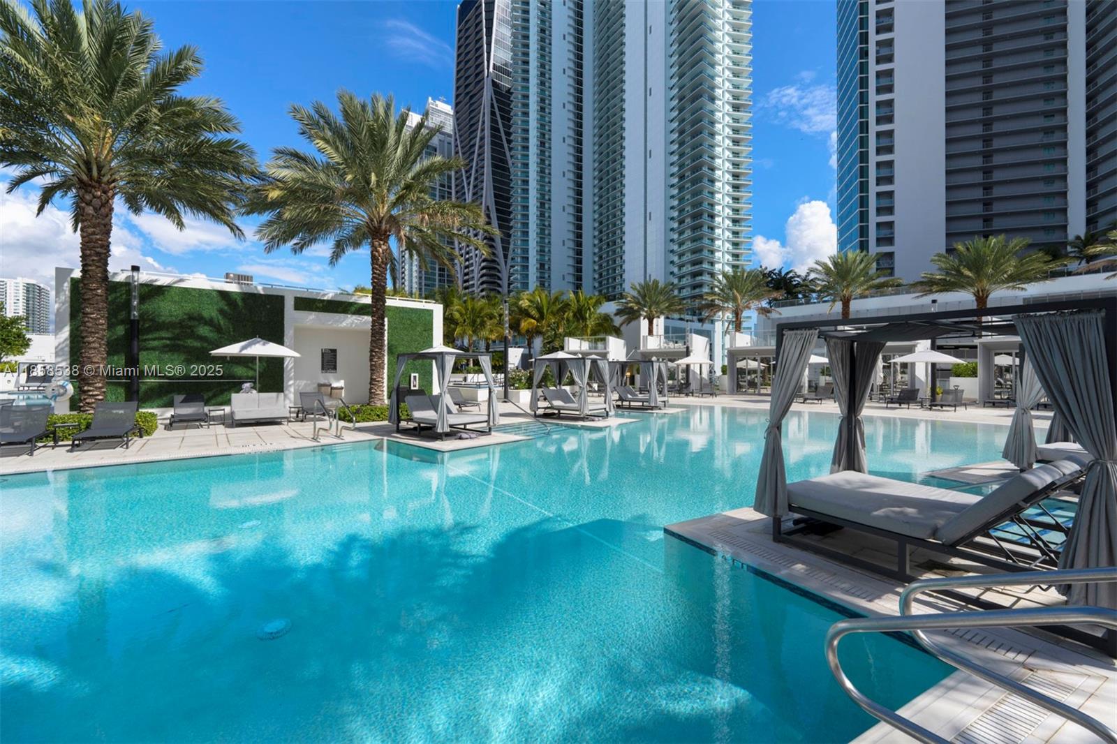 PARAMOUNT MIAMI WORLDCENT - Residential