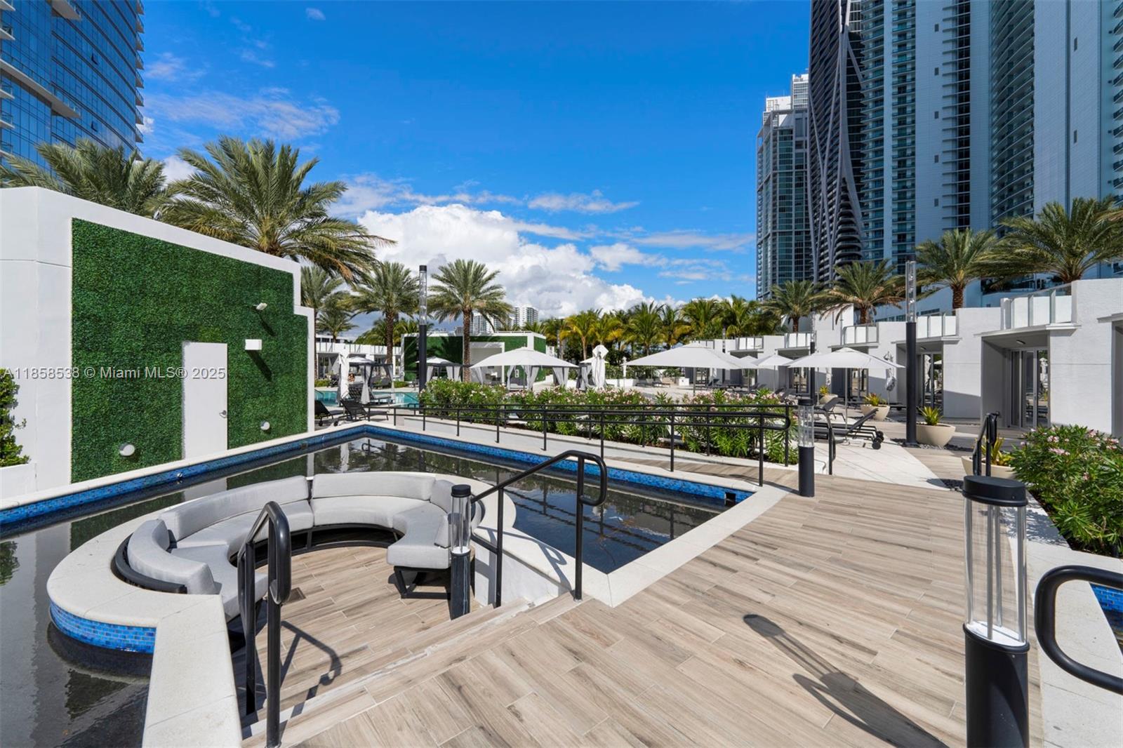 PARAMOUNT MIAMI WORLDCENT - Residential